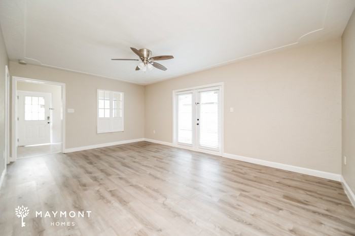 714 37th St W - Photo 4 of 12