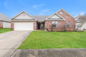 featured image of 1717 White Oak Ln