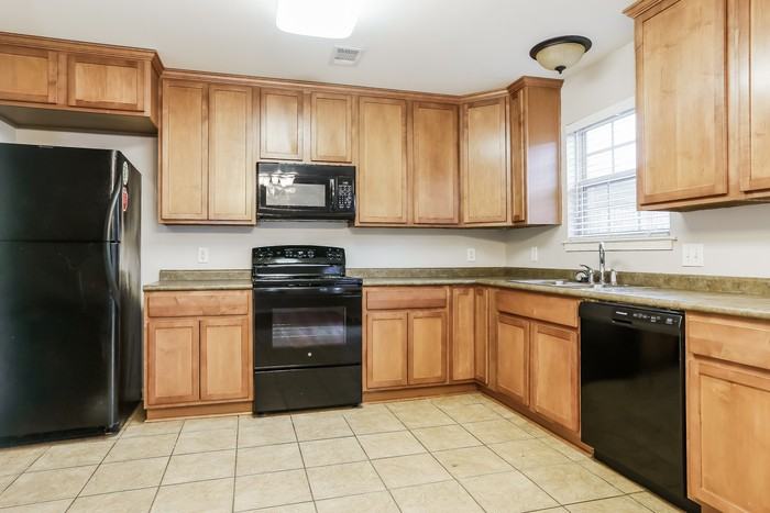 1717 White Oak Ln - Photo 5 of 11