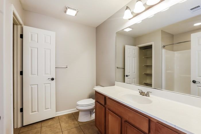 1717 White Oak Ln - Photo 7 of 11