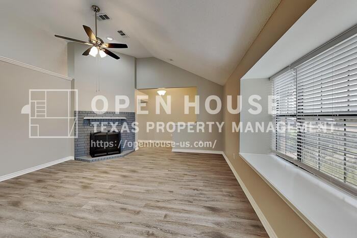 1514 Mayflower Dr - Photo 5 of 22