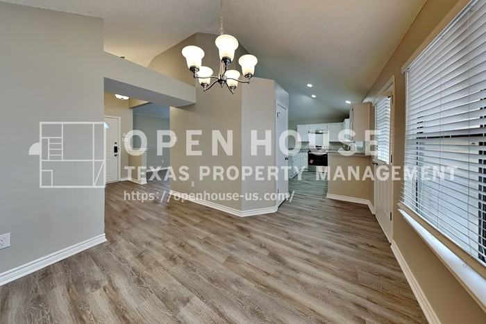 1514 Mayflower Dr - Photo 7 of 22