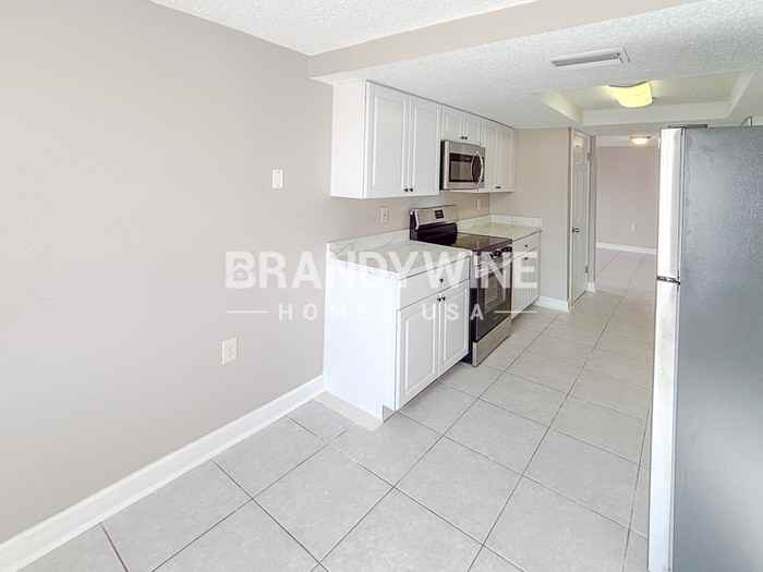 6135 Seabreeze Dr - Photo 5 of 26