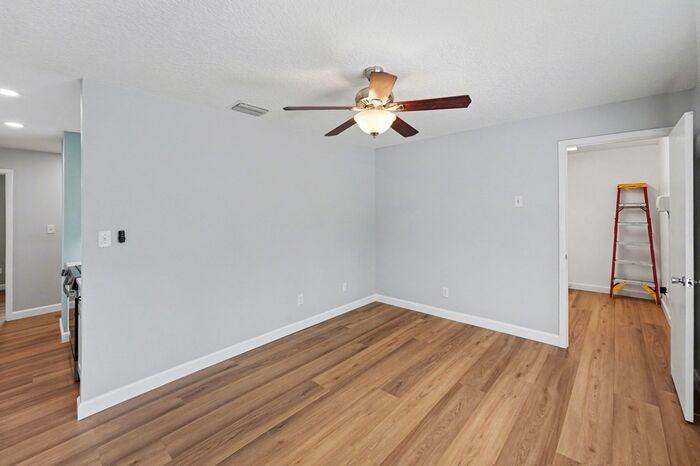 9605 N Edison Ave - Photo 4 of 26