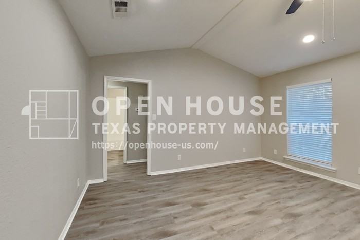 3105 James St - Photo 4 of 20