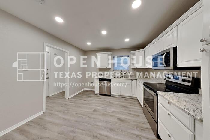 3105 James St - Photo 7 of 20