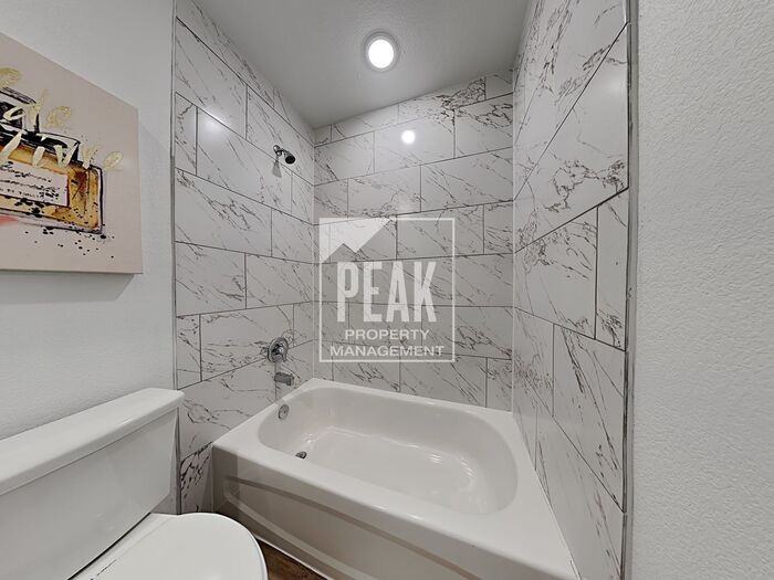 1102 Boxwood Ln - Photo 4 of 18