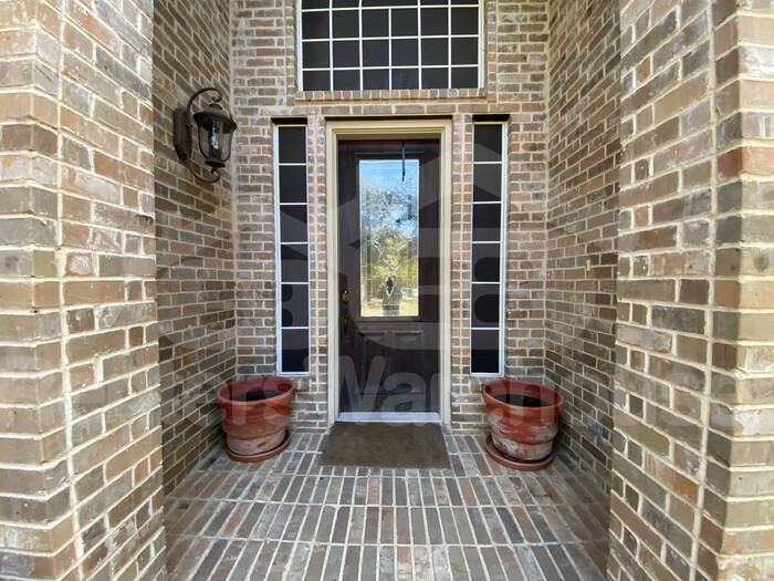 9528 Candlewood Dr - Photo 3 of 37