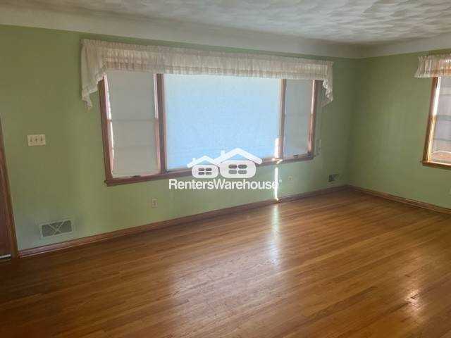 1951 Prior Ave N - Photo 2 of 11