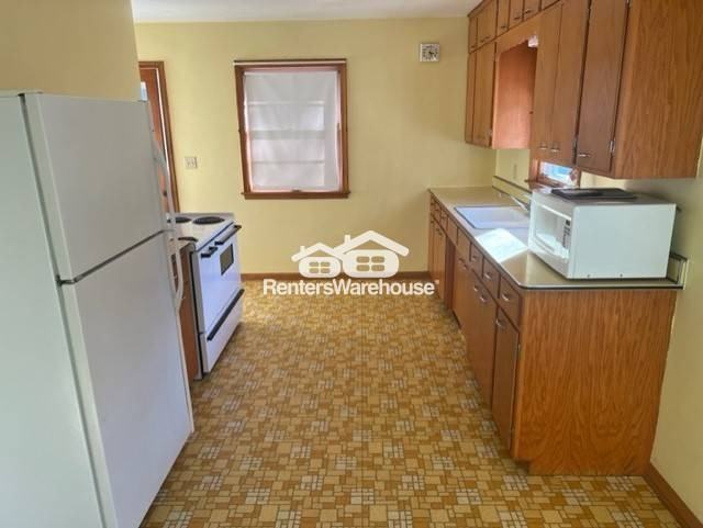 1951 Prior Ave N - Photo 3 of 11