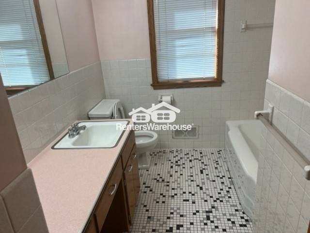 1951 Prior Ave N - Photo 6 of 11