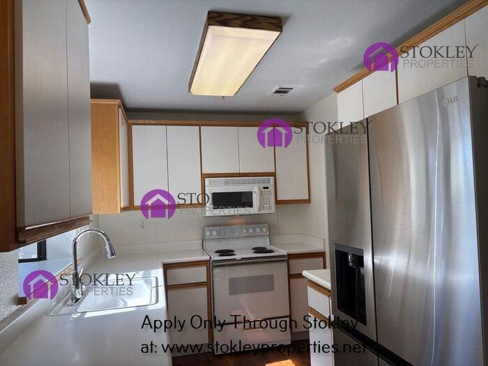 2590 Oak Rd #244 - Photo 4 of 38