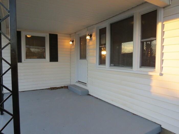 1680 Hillcrest Ave - Photo 3 of 21