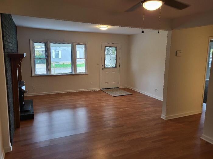 1680 Hillcrest Ave - Photo 4 of 21