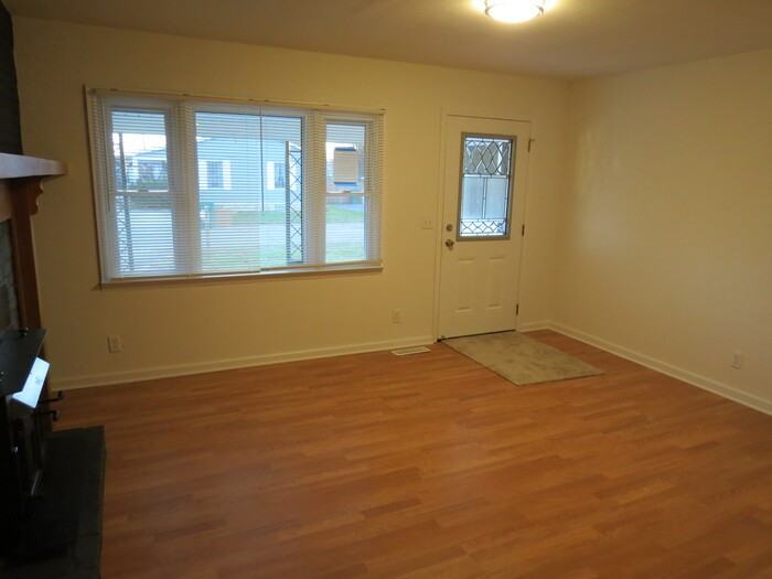 1680 Hillcrest Ave - Photo 5 of 21