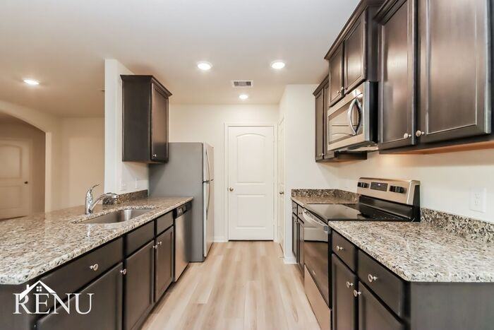 10506 Sweetwater Creek Dr - Photo 3 of 19