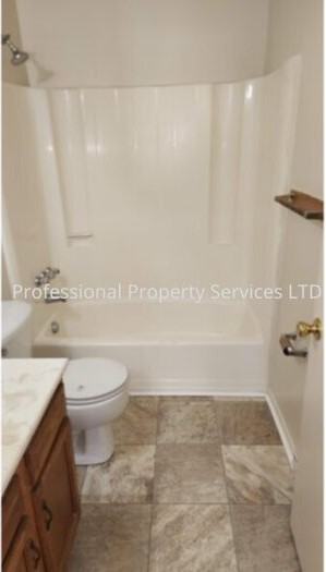 429 E Washington St #B - Photo 3 of 6