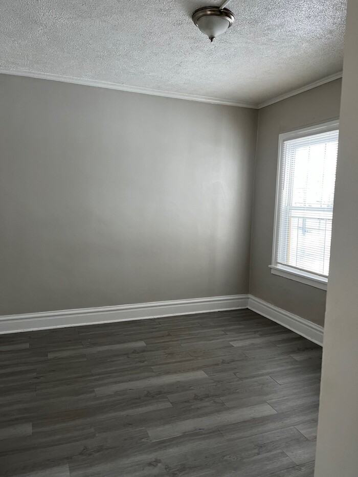 1981 W 90th St #W6 - Photo 3 of 3