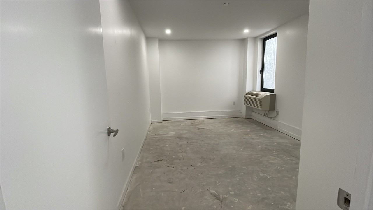 556 Market St #5A - Photo 2 of 9