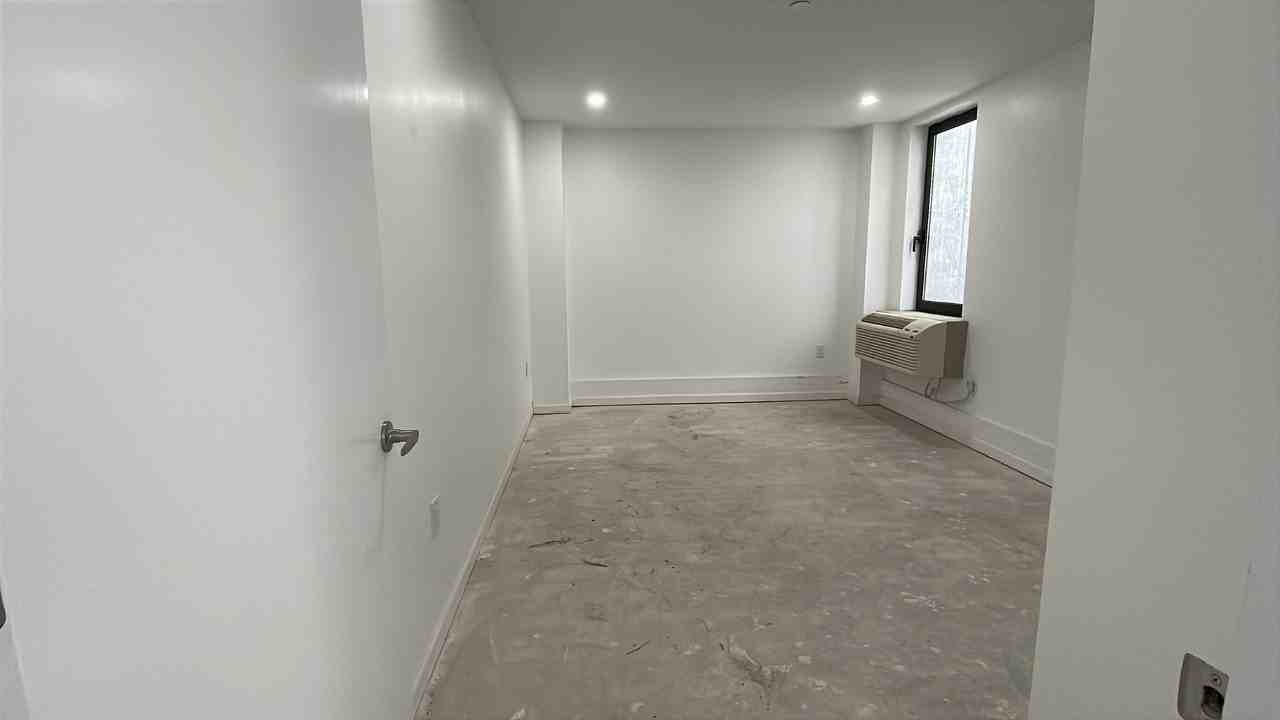 556 Market St #5A - Photo 4 of 9