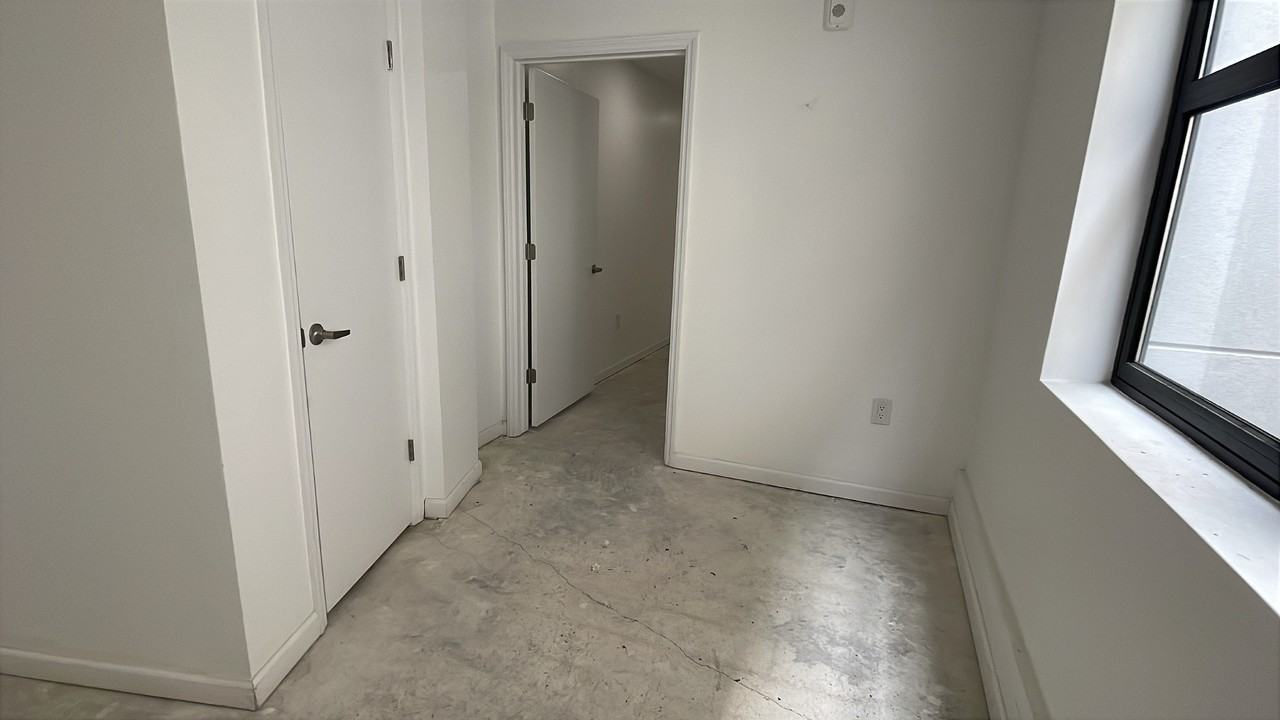 556 Market St #5A - Photo 6 of 9