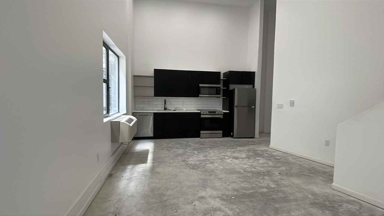 556 Market St #5A - Photo 7 of 9