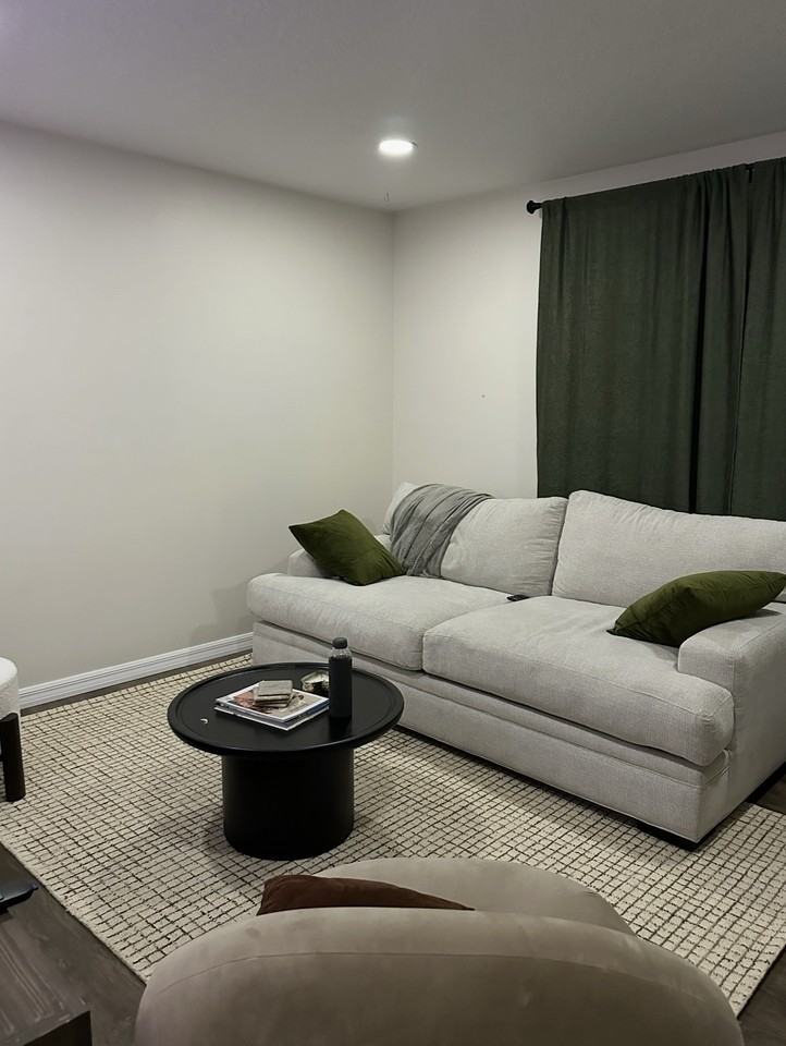 219 Dorchester Sq - Photo 2 of 12