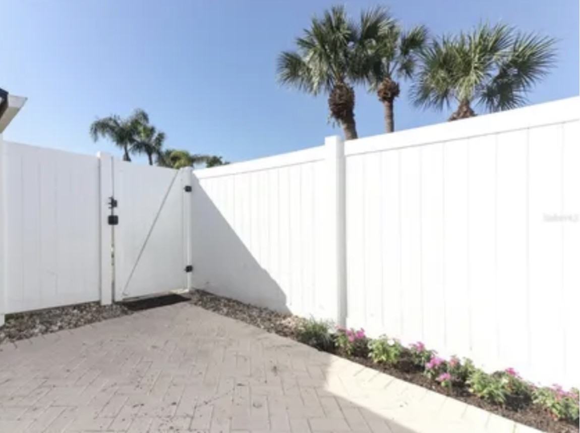 219 Dorchester Sq - Photo 6 of 12