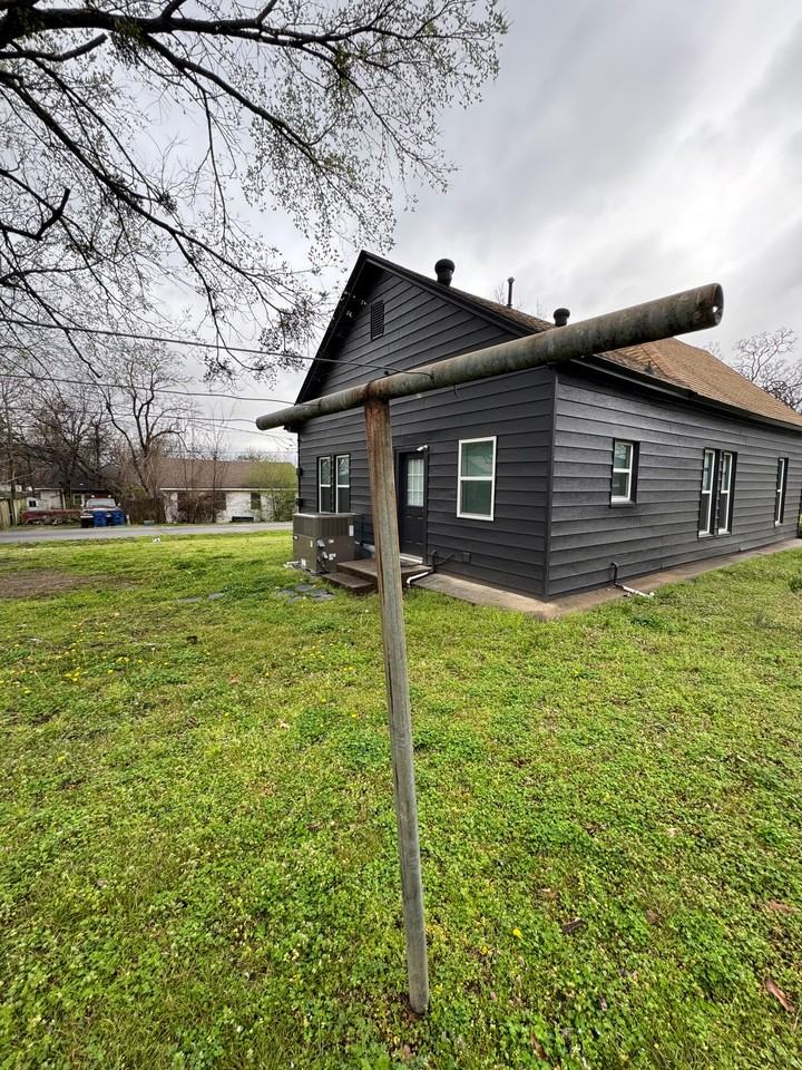 1700 S W St #NA - Photo 2 of 15