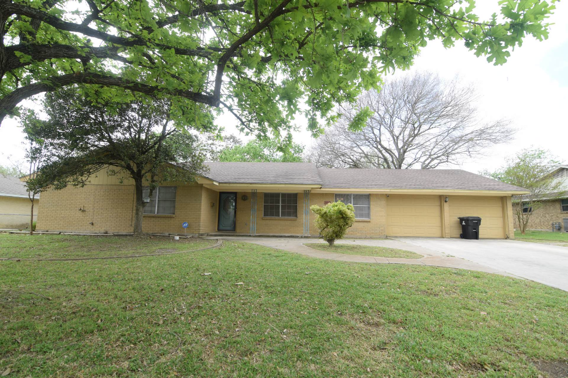 3018 Creasey Dr #NA - Photo 2 of 17