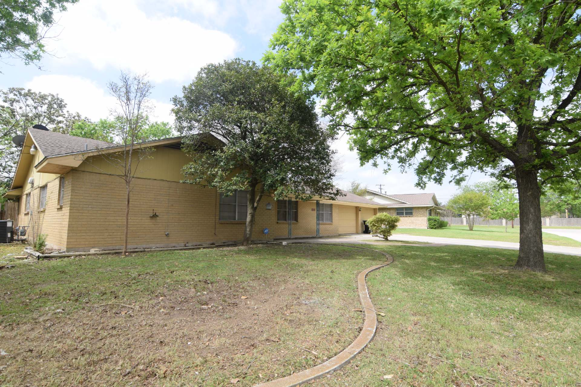 3018 Creasey Dr #NA - Photo 3 of 17