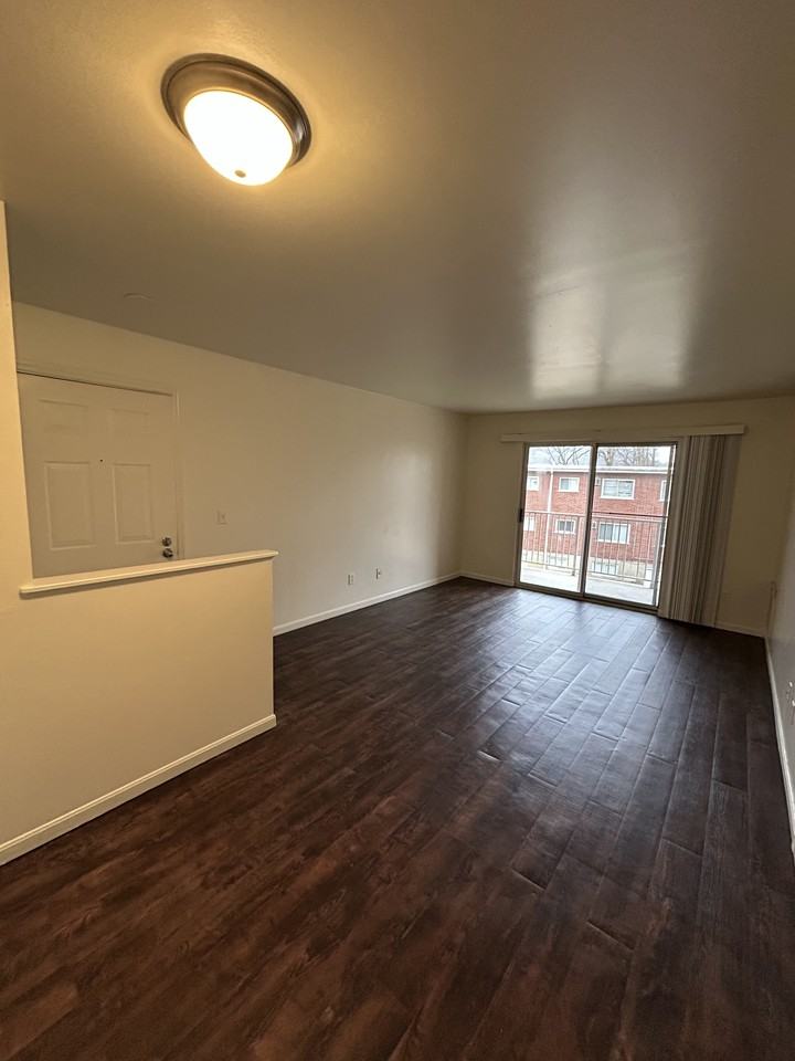 162 Richardson Pl #7 - Photo 2 of 11