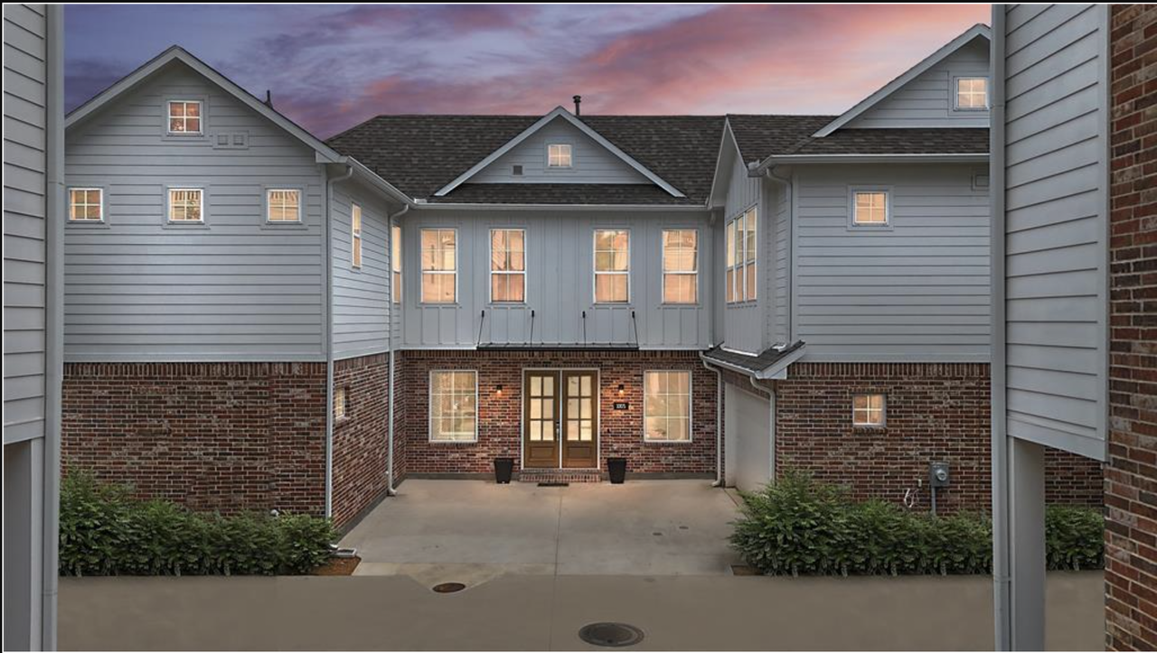 1005 Cavour Pl #1 - Photo 3 of 30