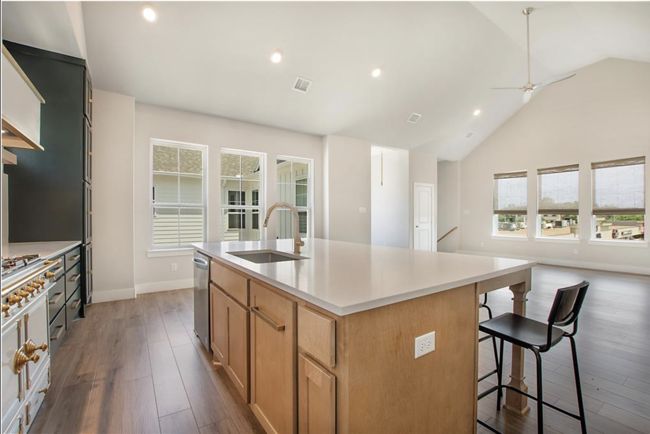 1005 Cavour Pl #1 - Photo 6 of 30