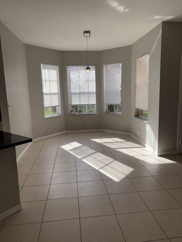 100 Sw Peacock Blvd #1-103 - Photo 4 of 25