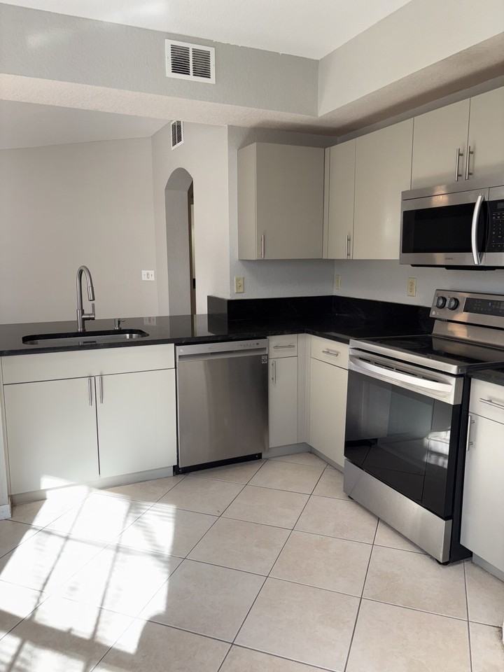 100 Sw Peacock Blvd #1-103 - Photo 5 of 25