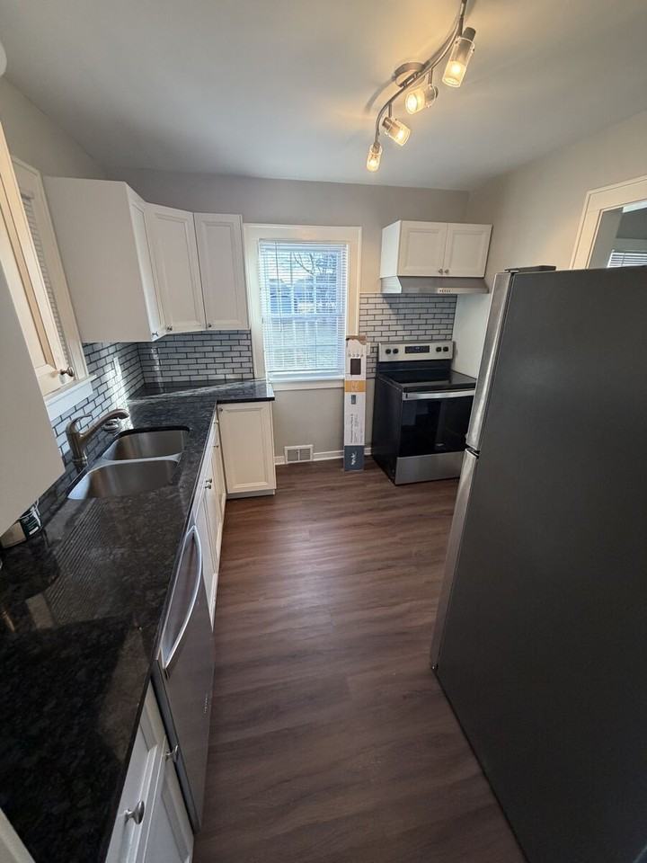 713 E 6th St #NA - Photo 3 of 17