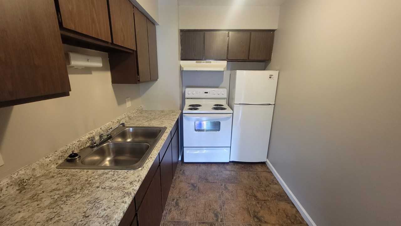 508 E Buchtel Ave #3A - Photo 7 of 9