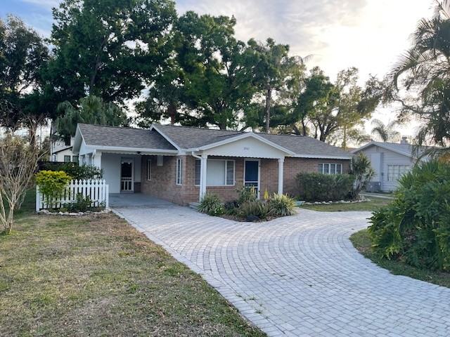 2042 Rose St - Photo 2 of 8