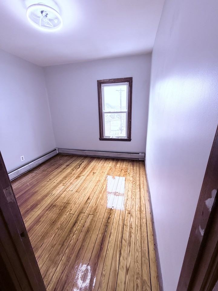869 Brock Ave #2S - Photo 4 of 5