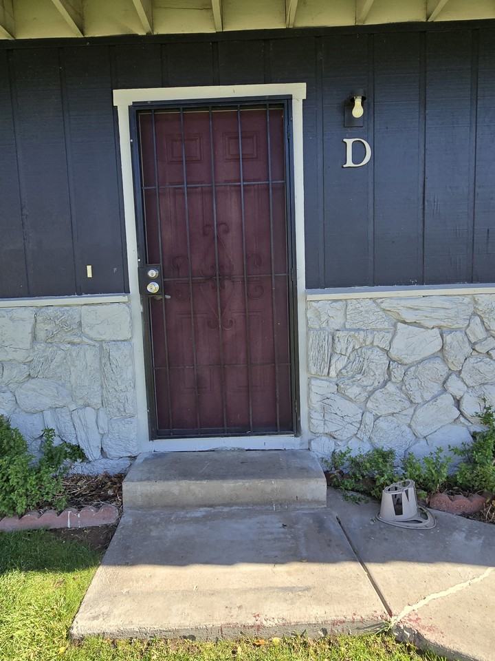 1532 North Ct #D - Photo 2 of 10