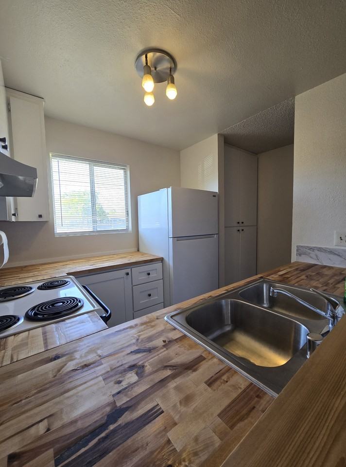 1532 North Ct #D - Photo 3 of 10