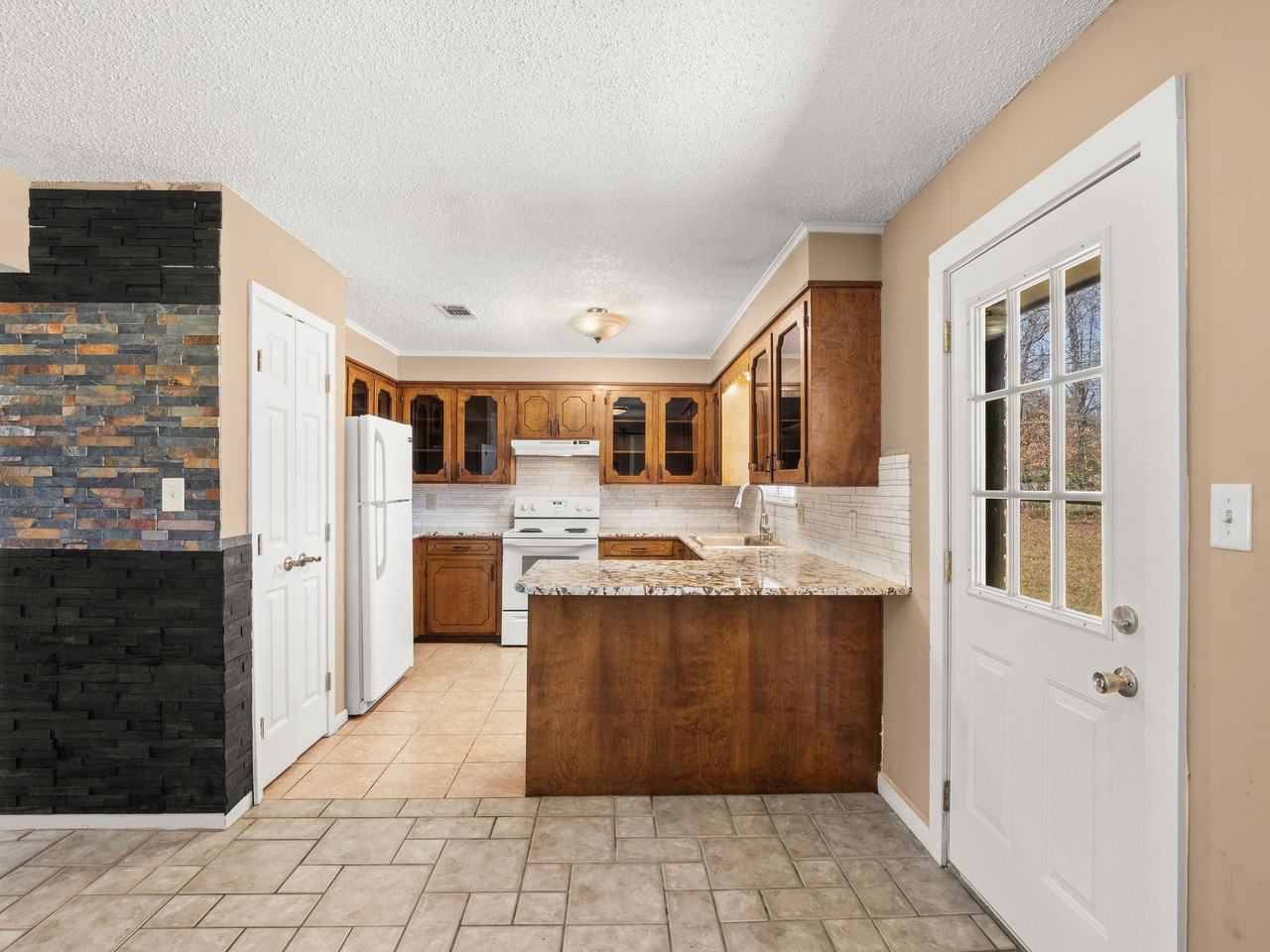 139 Cochran Rd #NA - Photo 4 of 13