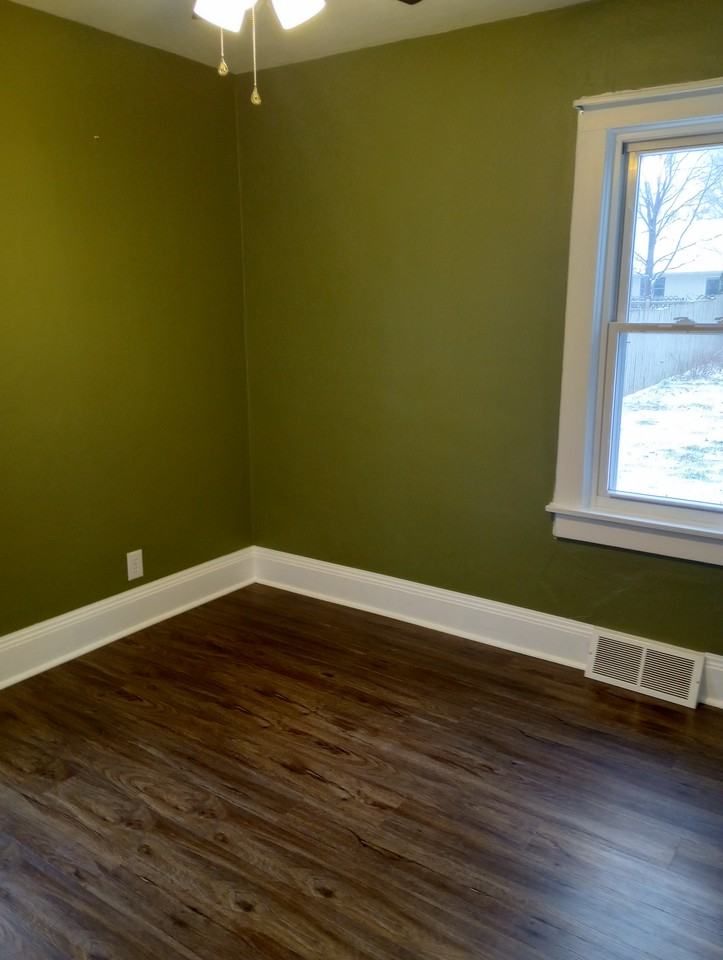 422 Schroeder Ave #NA - Photo 7 of 16