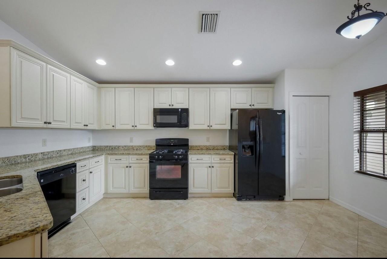 302 San Lorenzo Ct #NA - Photo 3 of 30