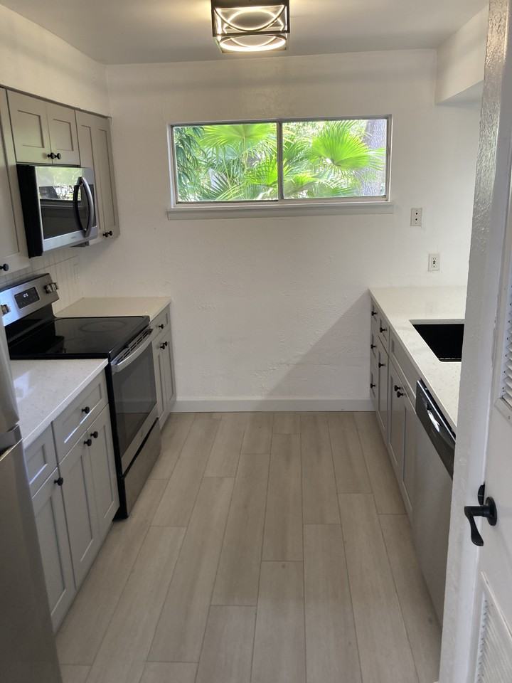 4455 Rayfield Dr - Photo 5 of 17