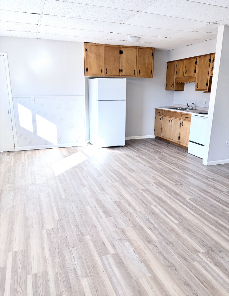 957 Pennsylvania Ave #8 - Photo 3 of 12