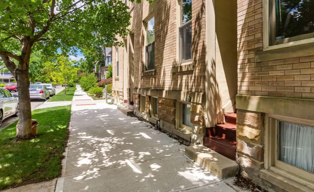 1090 Highland St - Photo 2 of 19