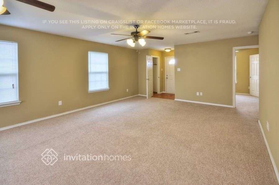 15614 Gatsby Ln - Photo 3 of 16