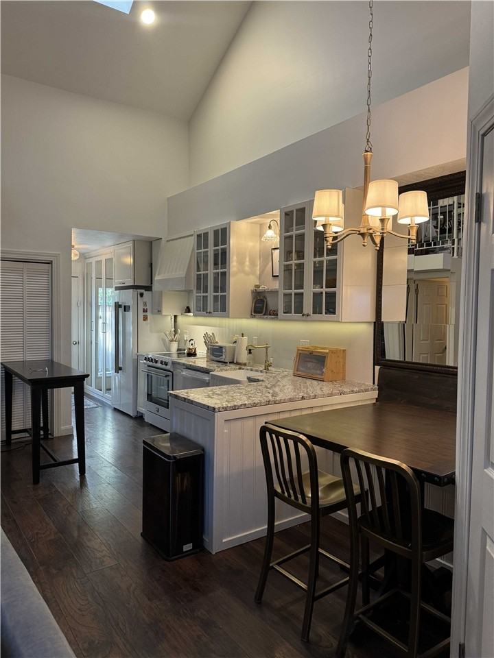 5367 S Geary St - Photo 2 of 9